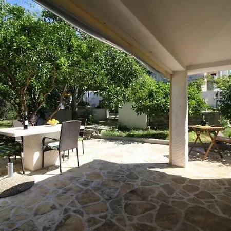 Tina, Apartament *